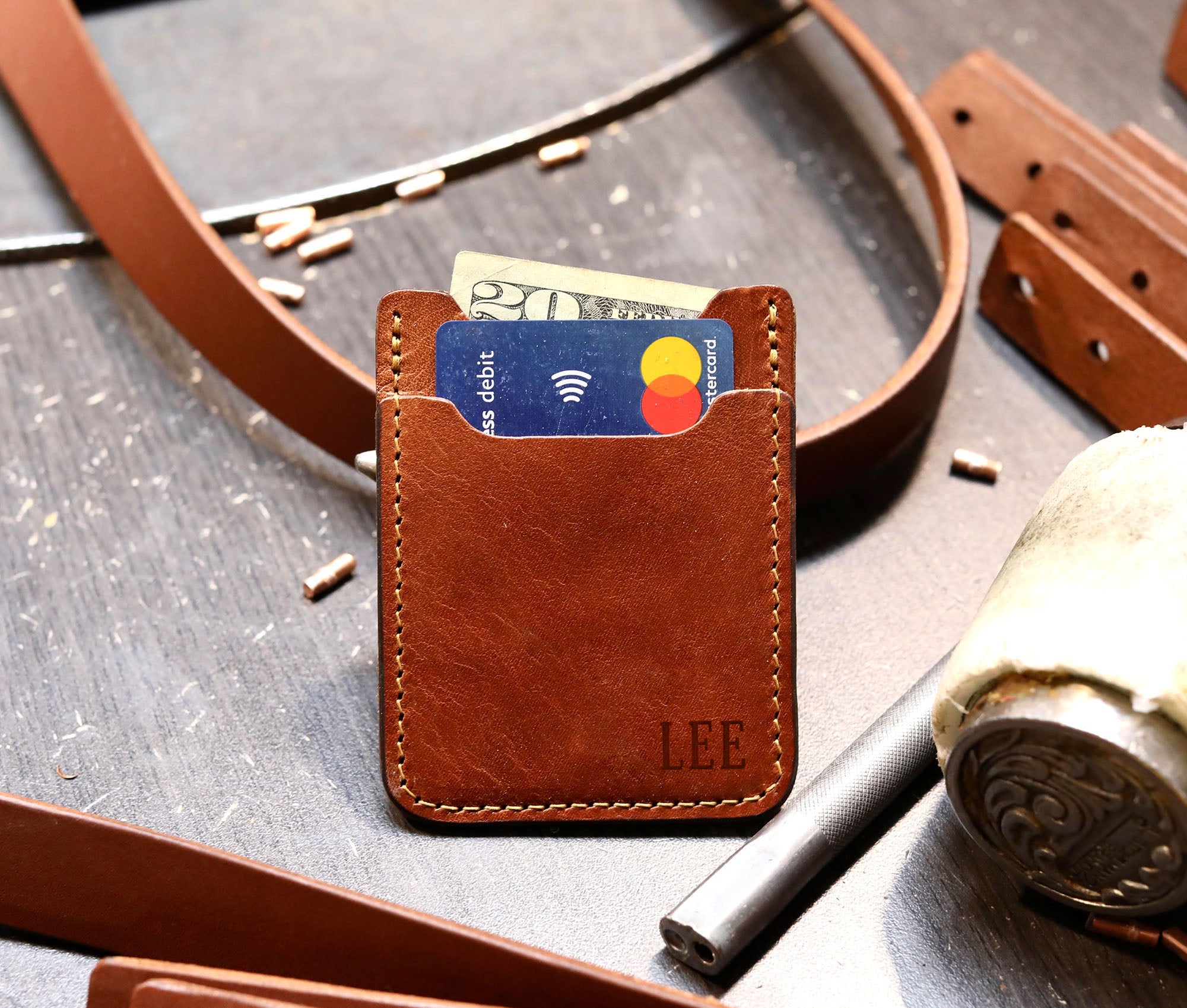 How To Use A Minimalist Wallet, What Do You Keep In A Minimalist Wallet?