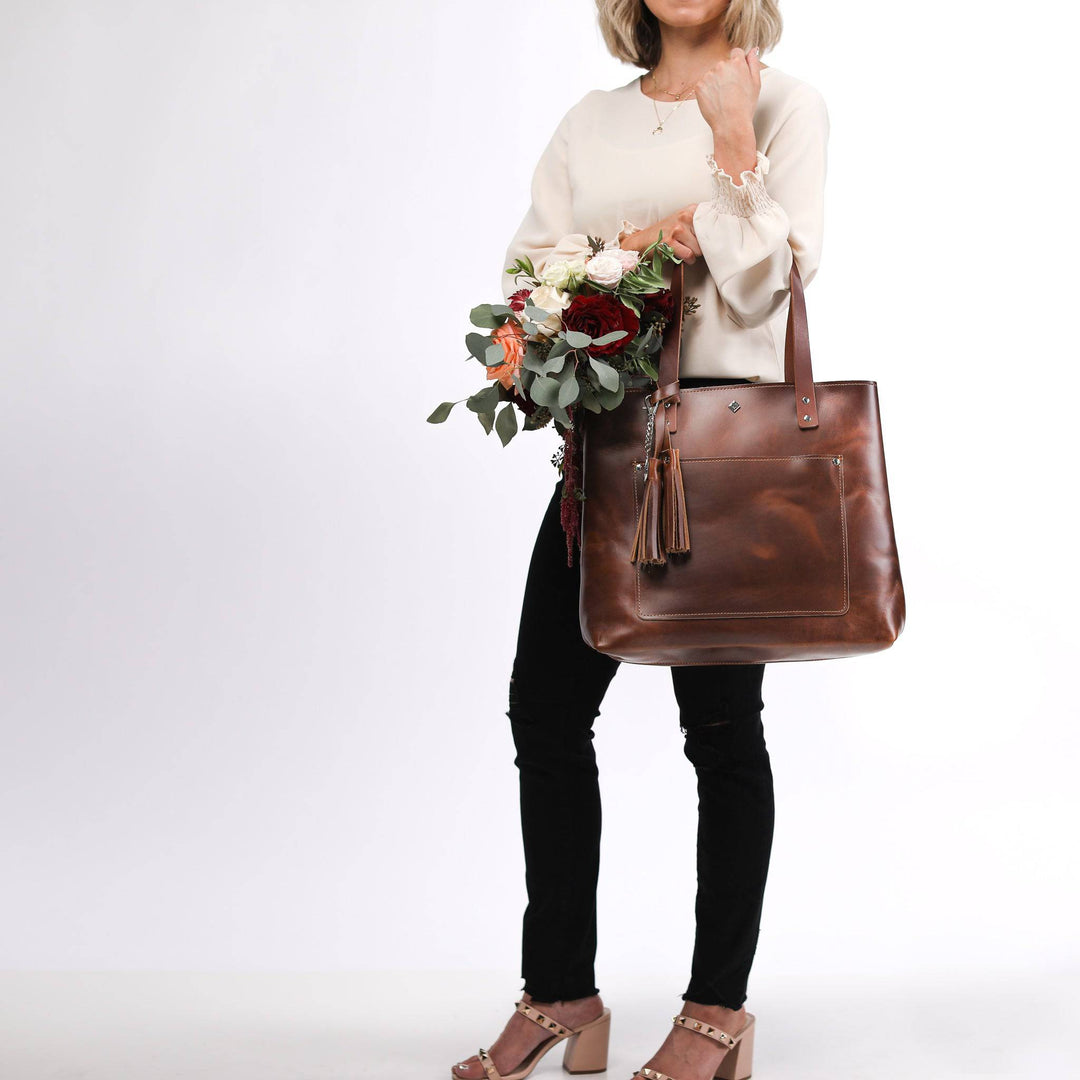 [lifestyle] Deluxe Lifetime Tote - Lifetime Leather Co